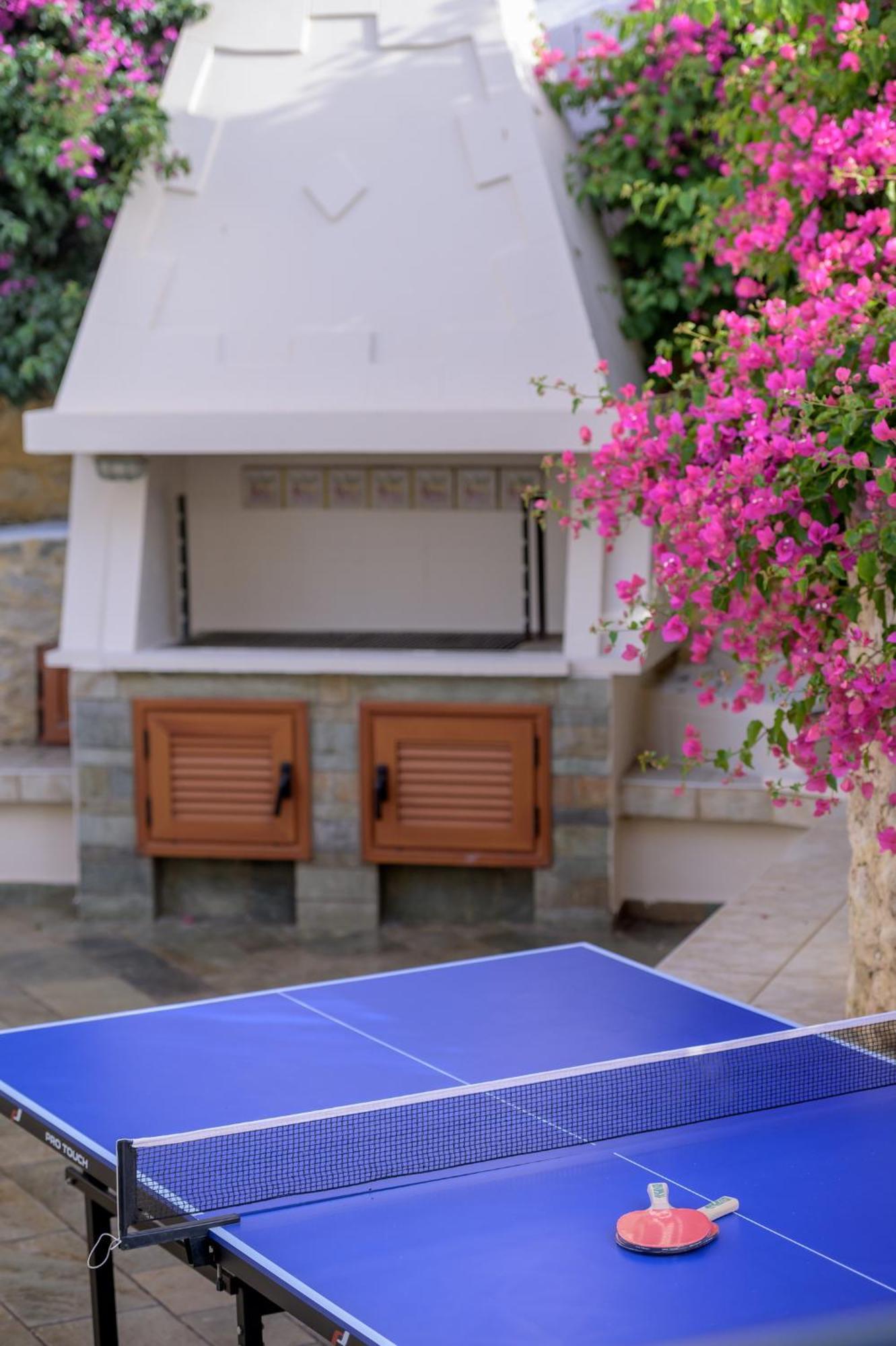 Villa Araucaria - Private Pool, Jacuzzi, Sea View Ретимно Екстериор снимка