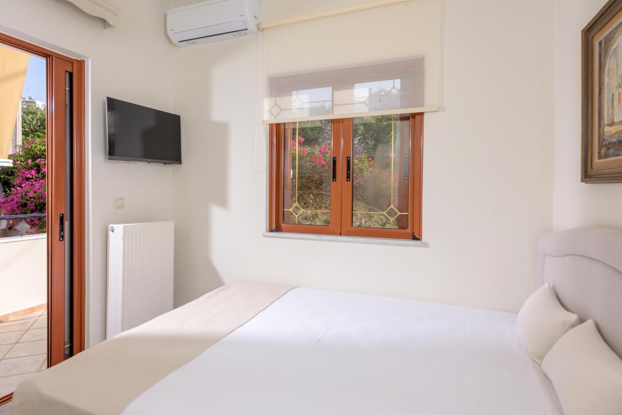 Villa Araucaria - Private Pool, Jacuzzi, Sea View Ретимно Екстериор снимка