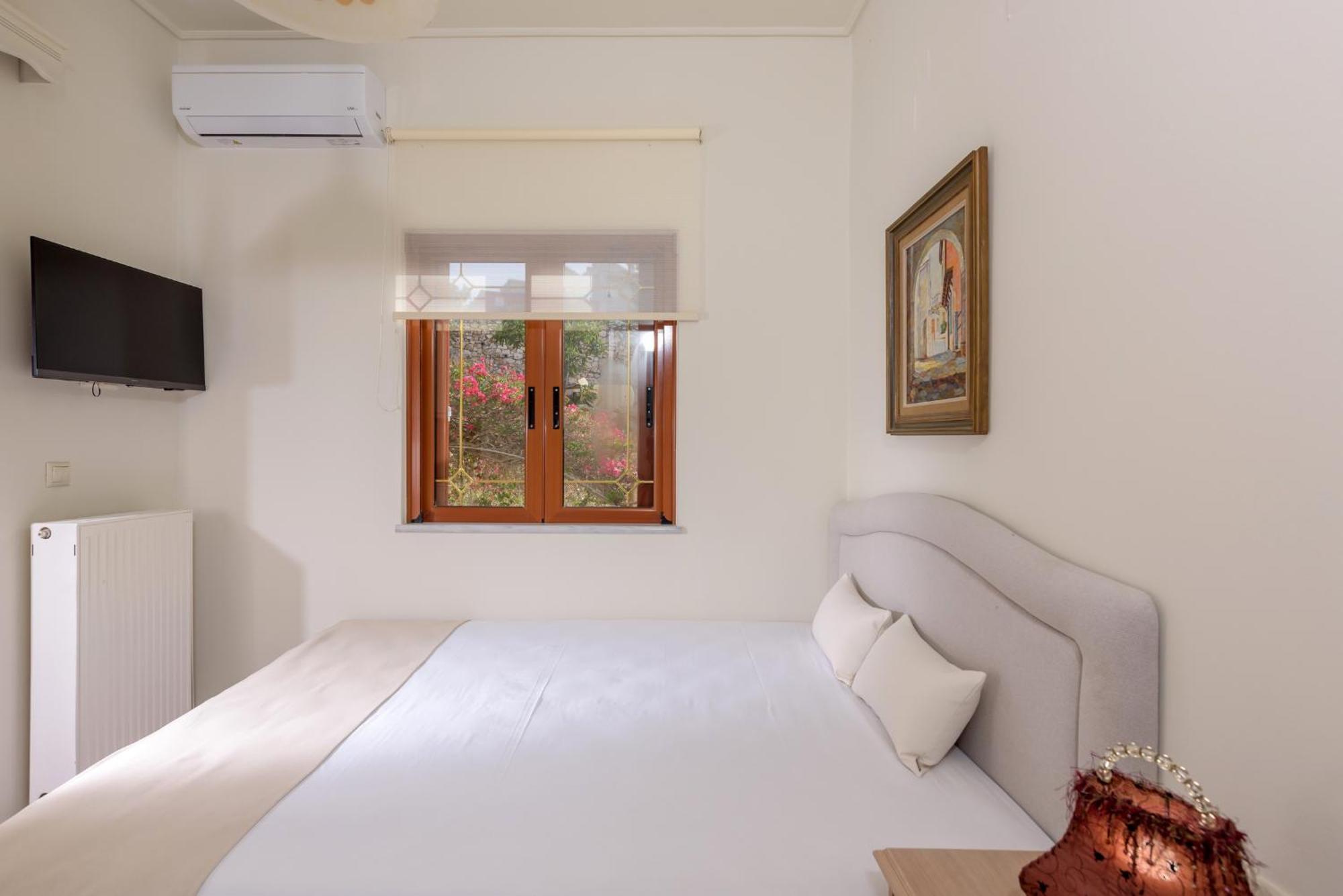 Villa Araucaria - Private Pool, Jacuzzi, Sea View Ретимно Екстериор снимка